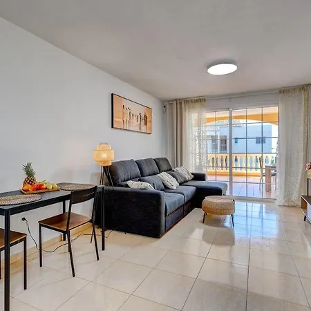 Sunny Escape: Space,garden,pool, Fiber! Διαμέρισμα *